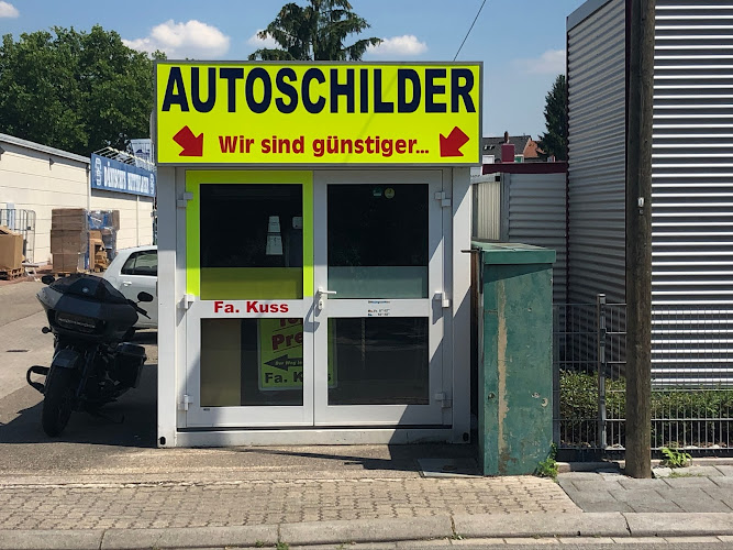 Autoschilder-Kuss Kfz-Zulassungsstelle Rhein-Pfalz-Kreis, Zulassungsdienst, Versicherungen