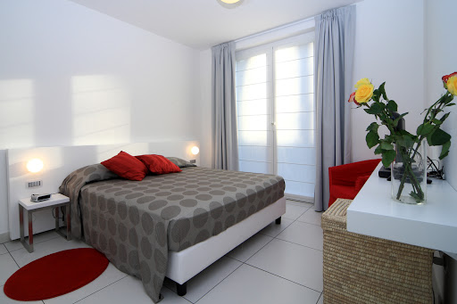 Golfo Gabella Lake Apartments - Thumbnail