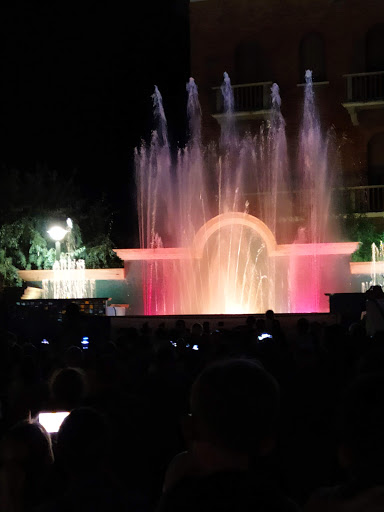 Fontana giochi d'acqua a tempo di musica