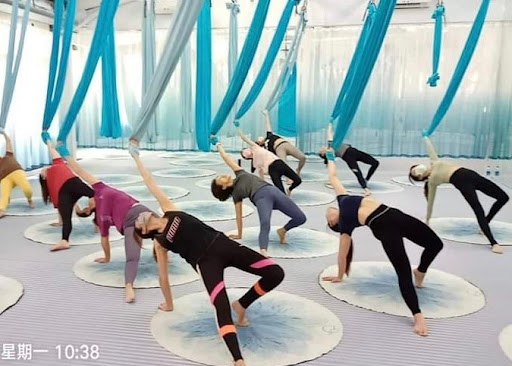 翔 FlyYoga 空中瑜珈專門會館評價、課程介紹、收費價格、預約方式 - 空中瑜珈專門教室