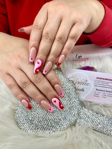 Revolve Nails interior view