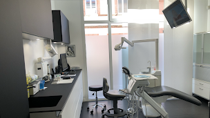 Photo n°10 de Dr Edouard Sillam à Toulouse (Dentiste)