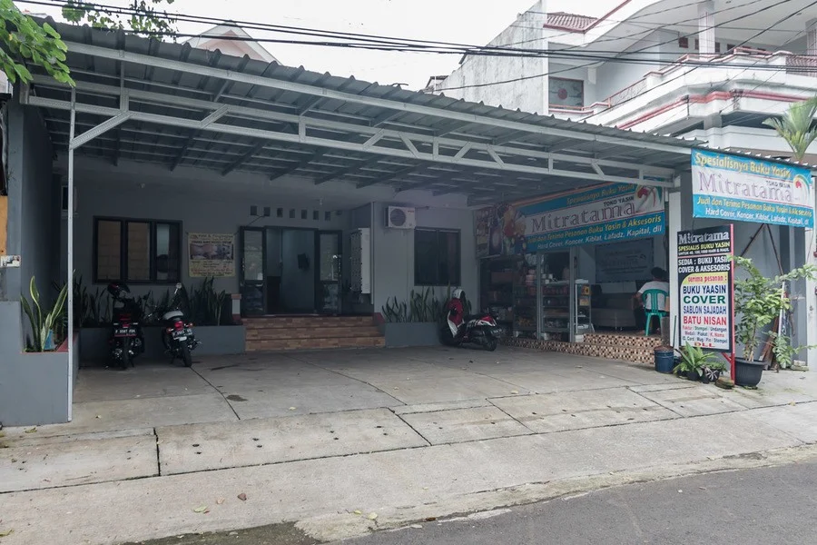 RedDoorz near Stasiun Kota Bogor