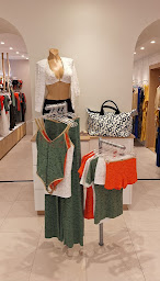 Photo n°4 de Pain de Sucre - Saint-Tropez à Saint-Tropez (Magasin de vêtements pour femmes)