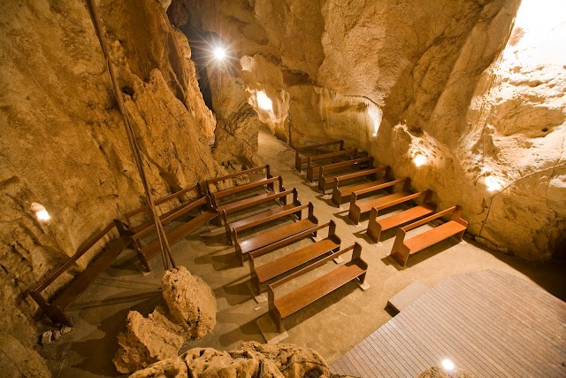 Capricorn Caves