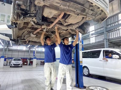 Photos of HTS Myanmar Japan Car Workshop