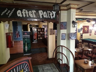 Photos of The English Lion's Den
