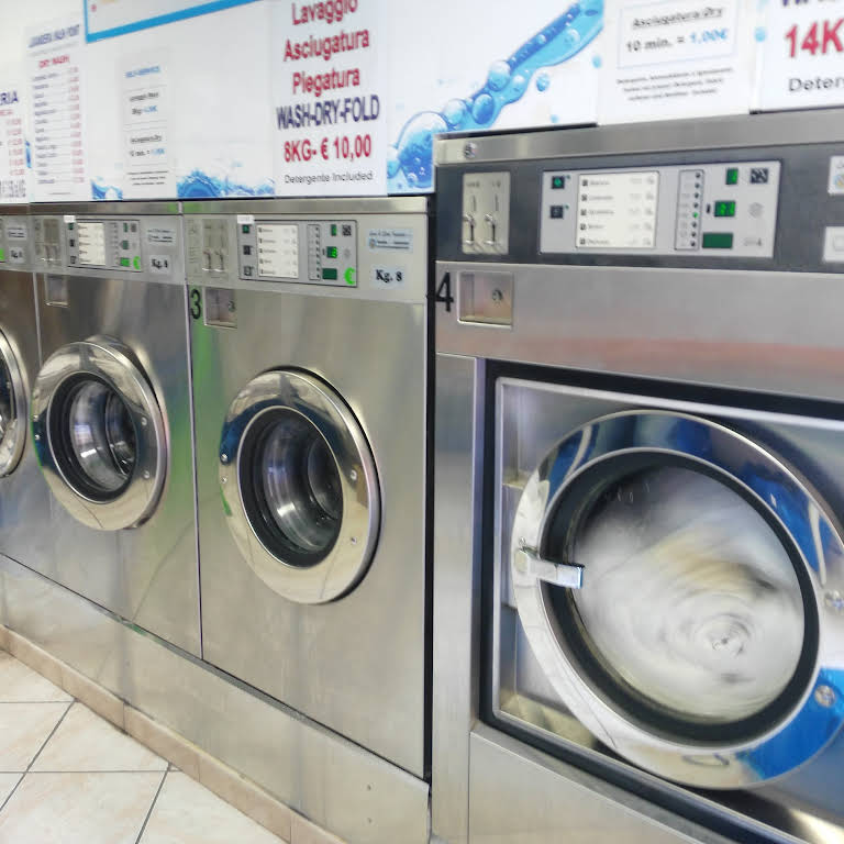 Lavanderia Wash Point Laundromat in Rome