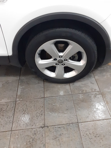 Burbujas Car Wash. Lavado a mano de vehículos - Thumbnail