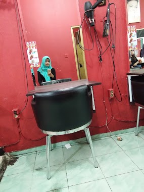 Salon Yuni Riawati III, Author: Isa Bhella