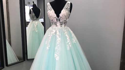 Amber’s Alterations - Visual