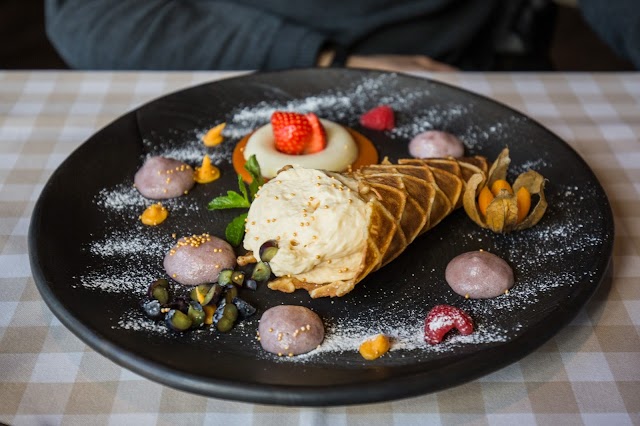 Restaurant "Melnā Bite"