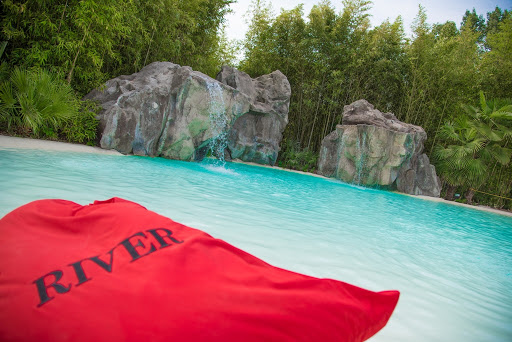 River pool and disco - Visual