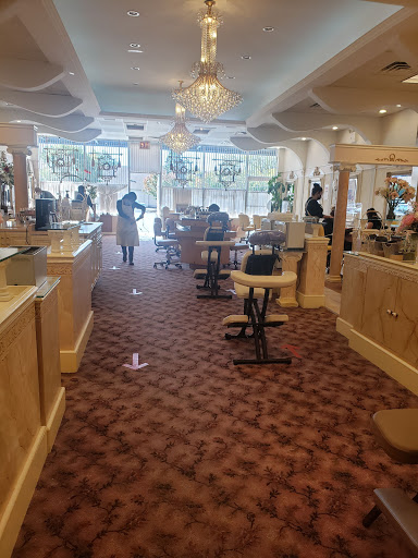Coach Nails and Day Spa
