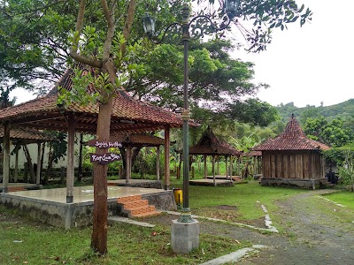 Photos of Batik Giriloyo