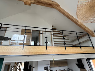 Photo n°2 de TRAVAUX CHAMPSAUR MENUISERIE - TCM à Chabottes (Couvreur)