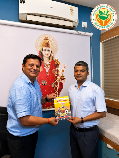 भेंट के दौरान आयुर्वेद, स्वस्थ जीवनशैली, संतुलित आहार, पर्यावरण संरक्षण एवं पंचकर्म चिकित्सा जैसे… post image