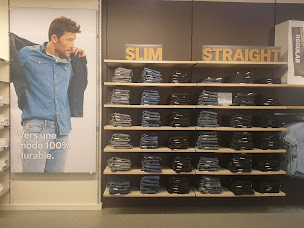 Photo n°29 de C&A à École-Valentin (Magasin de vêtements pour femmes)