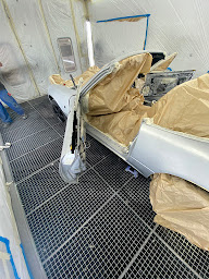 Photo n°19 de Formycar - Carrossier 94 - Carrosserie auto 94 - Remplacement Pare Brise 94 - Franchise Offerte à Ivry-sur-Seine (Service de remorquage)