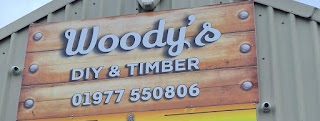 (WOODY'S) Castleford fuels & Pet Supplies
