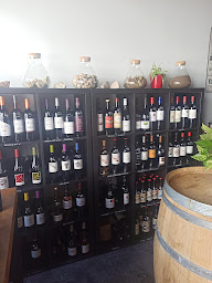 Photo n°7 de UN MAX DE - nitivement à Saint-Germain-d'Esteuil (Cave à vins)