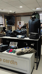 Photo n°8 de Espace Berson à Montfort-sur-Meu (Magasin de vêtements pour hommes)