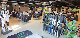 Photo n°2 de SPEEDWAY ROUEN à Saint-Jean-du-Cardonnay (Magasin de pièces et d'accessoires pour motos)
