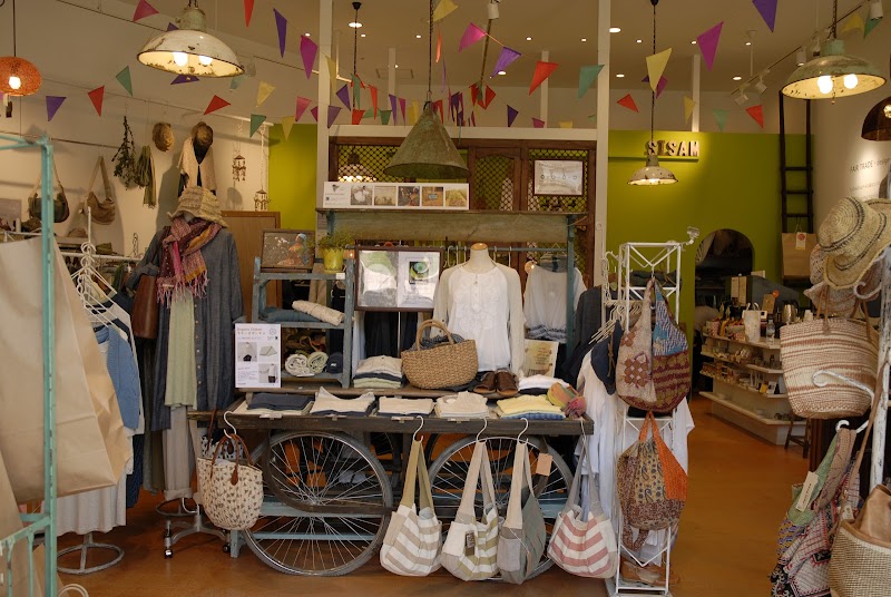 シサムコウボウ 大阪・もりのみやキューズモール店 sisam FAIR TRADE + design