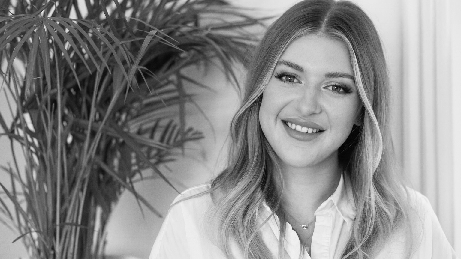 Jennifer Lucy Beauty - Makeup Artists - photo 1