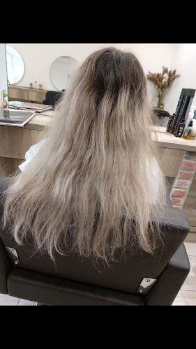 Opinie o KWESTIA PIĘKNA Karolina Zubrzycka w Jelenia Góra - Salon fryzjerski