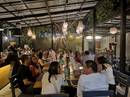 Anafre cocina a la leña y vino