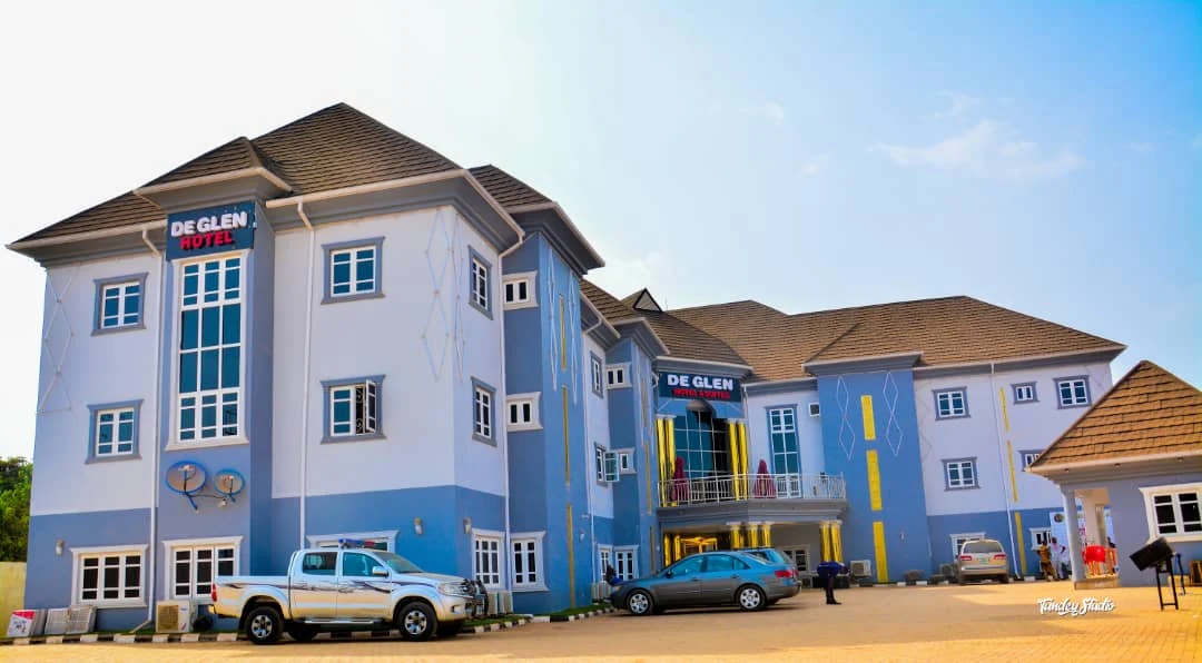 De Glen Hotel and Suites
