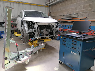 Photo n°3 de Carrosserie des Pins à Changé (Atelier de carrosserie automobile)