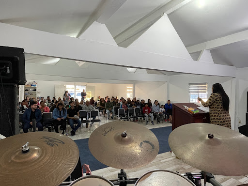 Iglesia de Dios Fuego en el Altar