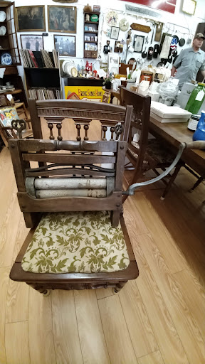 Coates Collectibles and Antiques - Thumbnail