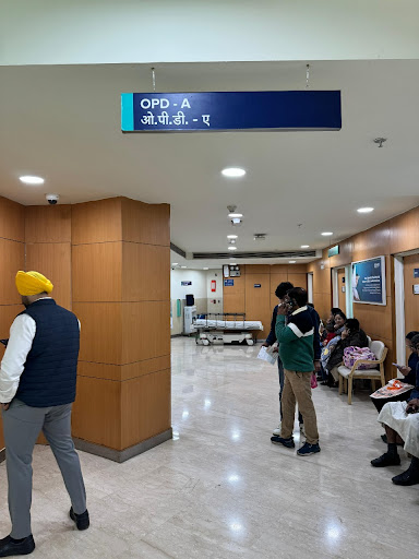 As the best gallstone doctor in Delhi, Dr. Ashish Sachan provides expert guidance on how gallston… post image