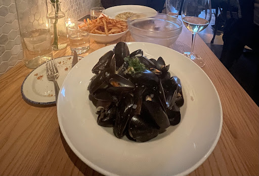 Cassis Bistro - Visual