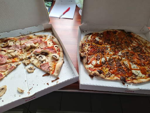 Camion Divina Pizza (mardi Dolo, jeudi St Igneuc, Vendredi La Poterie, Samedi Landehen)