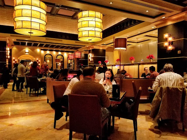 Grand Lux Cafe