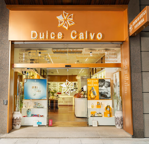 Dulce Calvo perfumería y centro de estética Logo