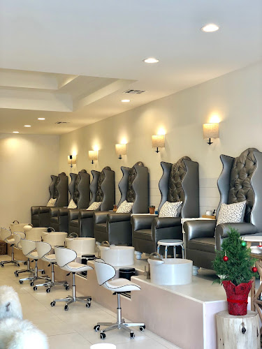 Nailbay Melrose interior view