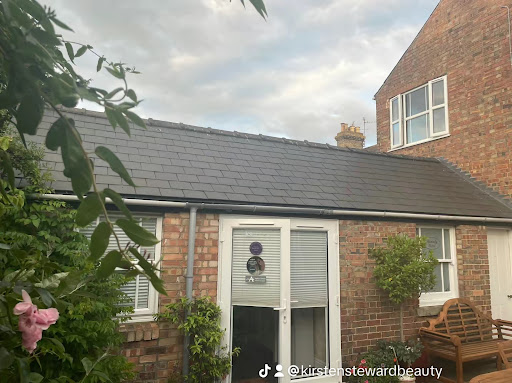 Kirsten Steward Beauty Therapy