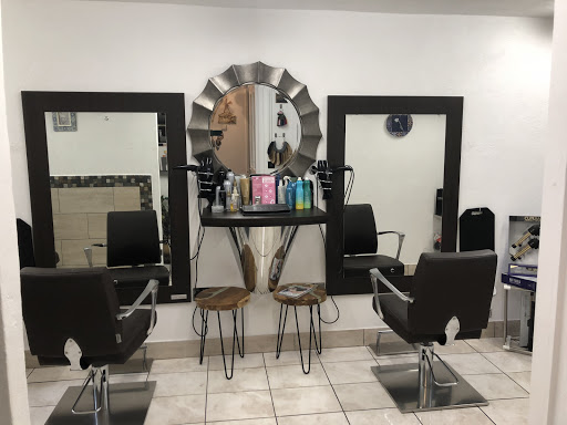 Studio 5 Windsor lady’s hairdresser Gallery - United Kingdom