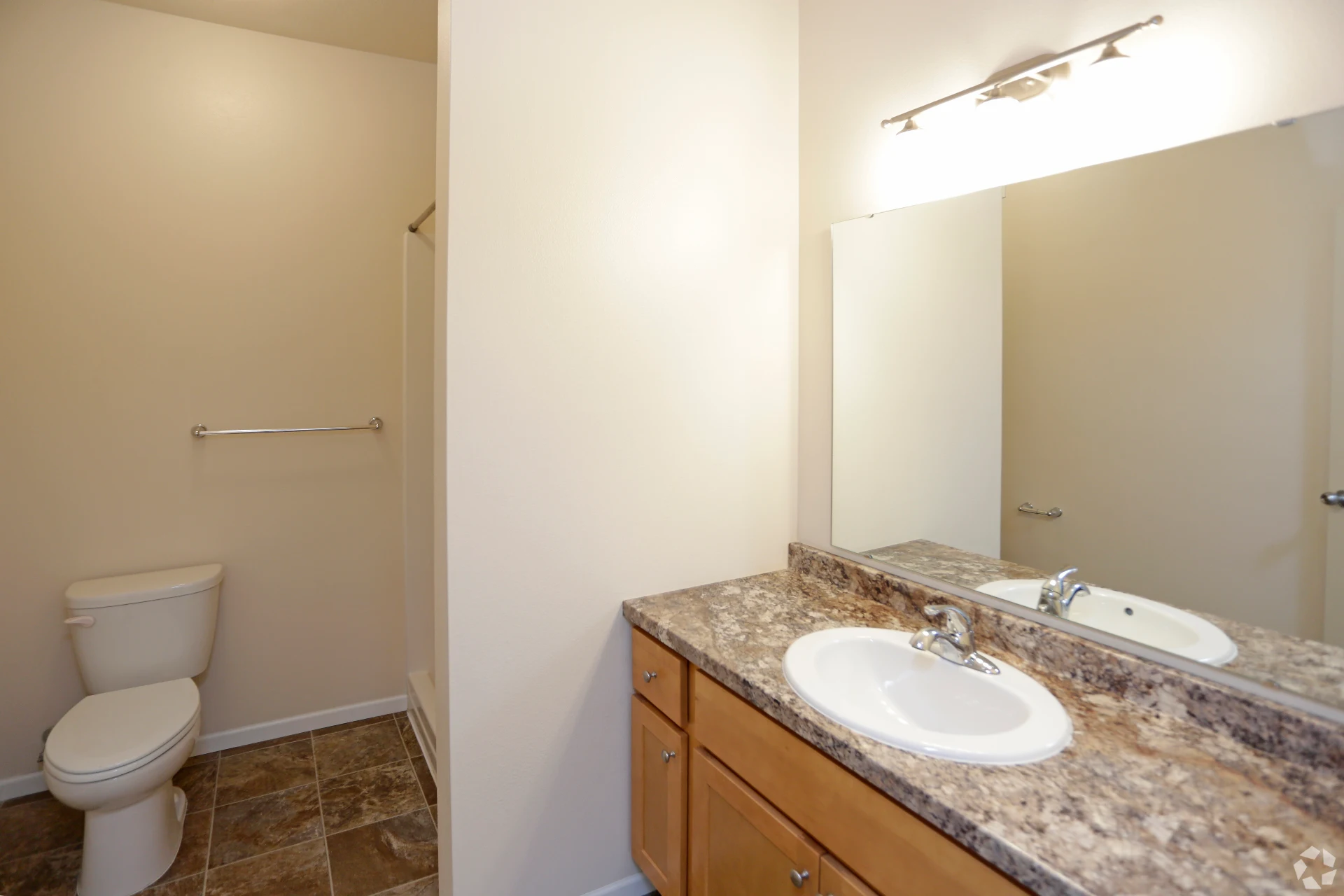 Waters Edge At Westbay Apartments