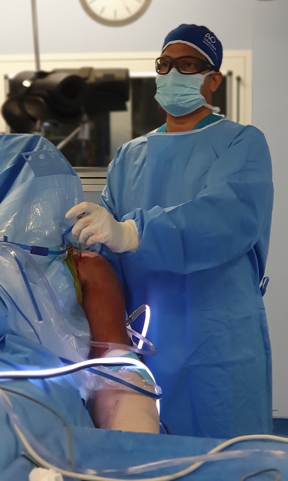 Dr Pradeep Bala - Shoulder Elbow Wrist and Hand Surgeon, Arthroscopy and Joint Replacement - صورة 2