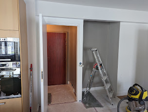 Photo n°16 de DeBatiNet -Déménagement, Bâtiment (Rénovation d'Intérieurs) et Nettoyage Fin de Chantier/ Déménagement #DeBatiNet à Bièvres (Carreleur)