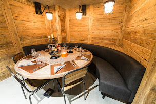 Photo n°42 de Ski Gallery & Fondue Factory à Val-d'Isère (Restaurant suisse)