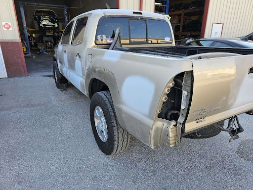 L & R BODY AND AUTO INC - Thumbnail