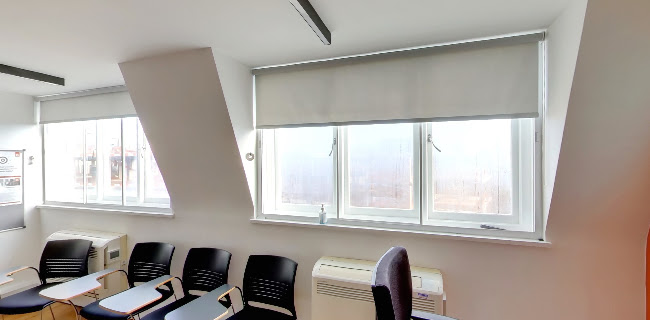EC London English School and EC London 30+ (Adult English Centre) - School