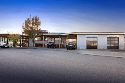 Photos of Volvo dealership La Linea